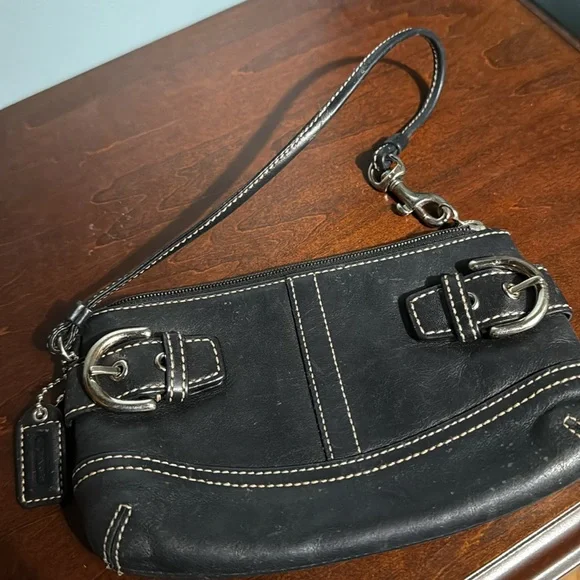Vintage Authentic Coach Black Leather Buckle Wristlet Clutch Y2K - Picture 3 of 3